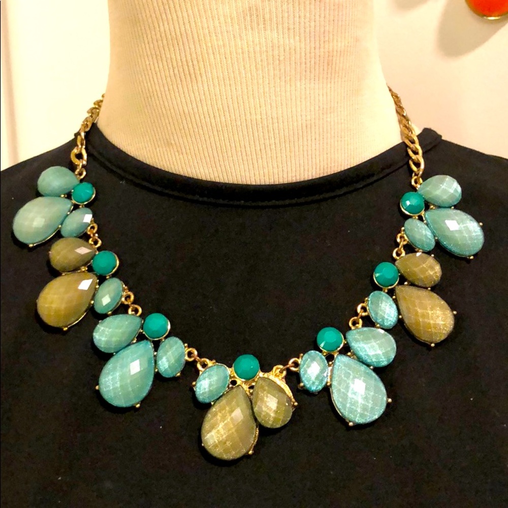 Statement necklace green and gold